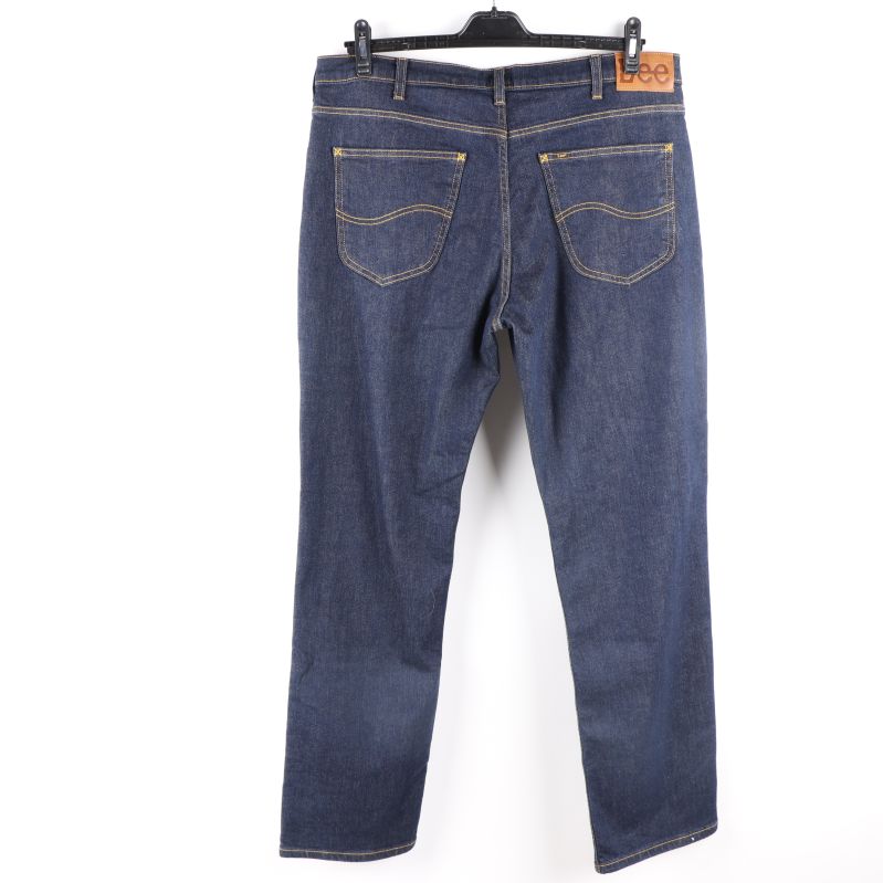 Baksidan av jeans med två fickor