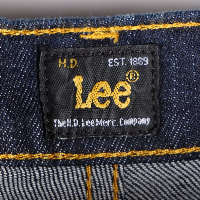 Lee-logo på insidan av linningen