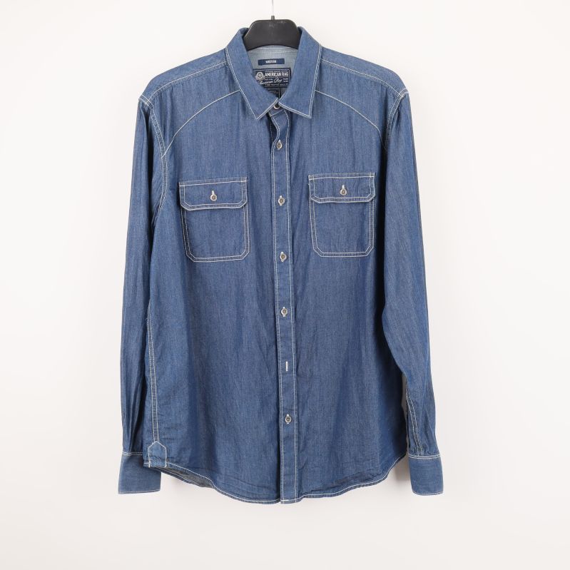 Blå jeansskjorta med långa ärmar och bröstfickor