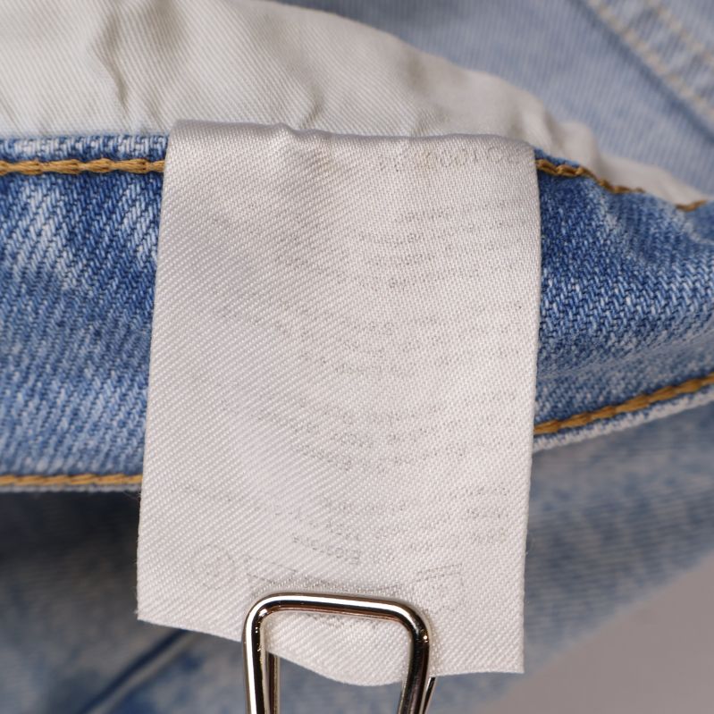 Inre materialetikett på jeans