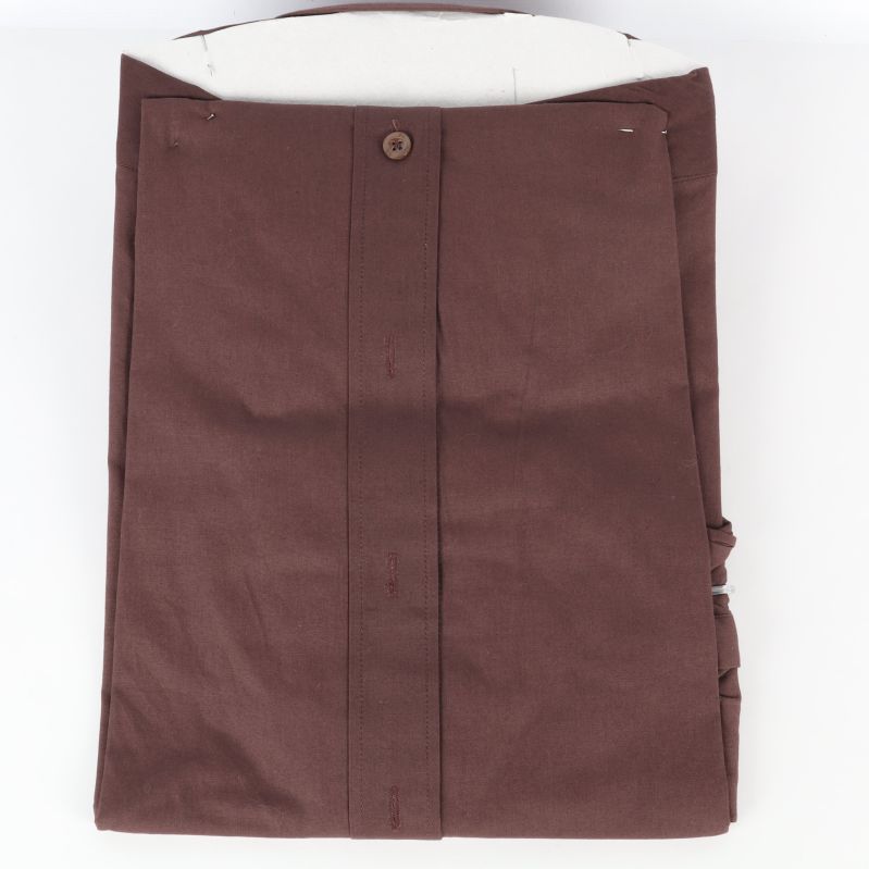 Baksidan, utan mönster Baksidan av brun skjorta