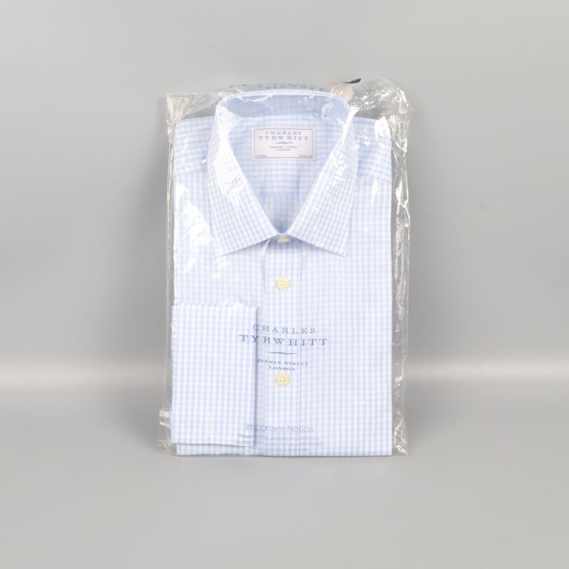 Herrskjorta i förpackning Ljusblå rutig herrskjorta i förpackning