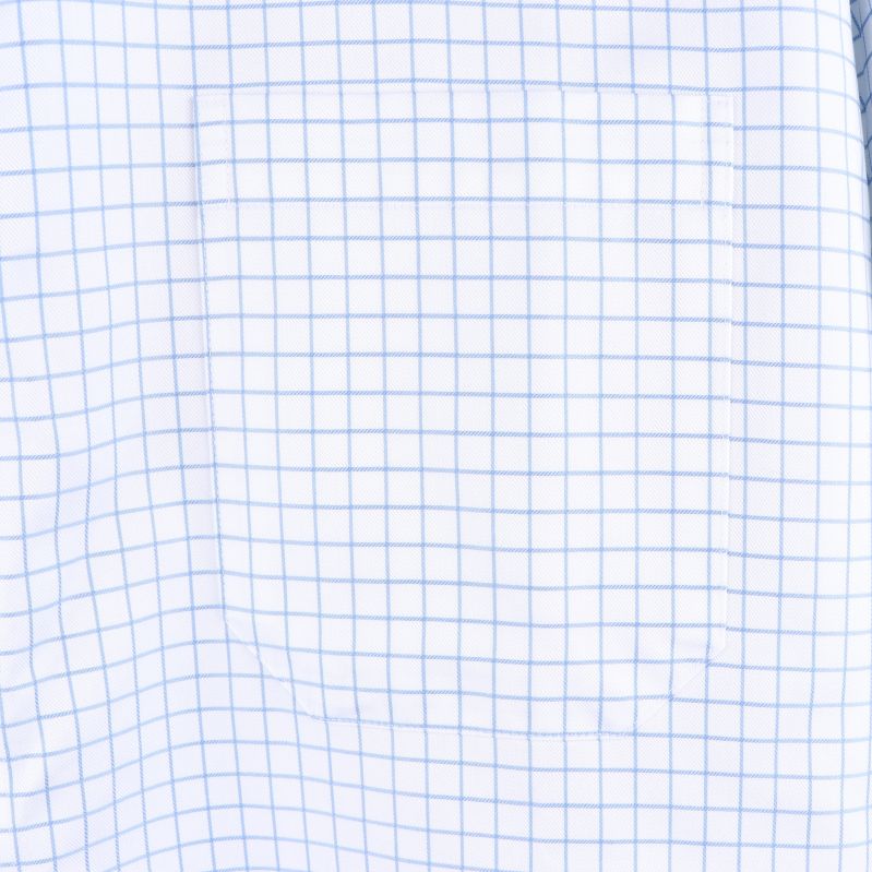 Bröstficka på ljusblå skjortan med rutmönster