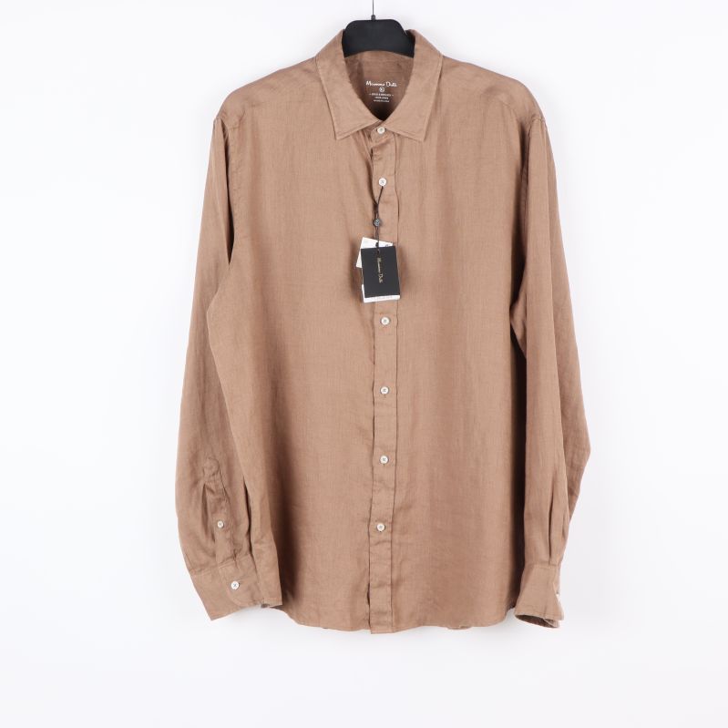 Brun linneskjorta framifrån med etikett