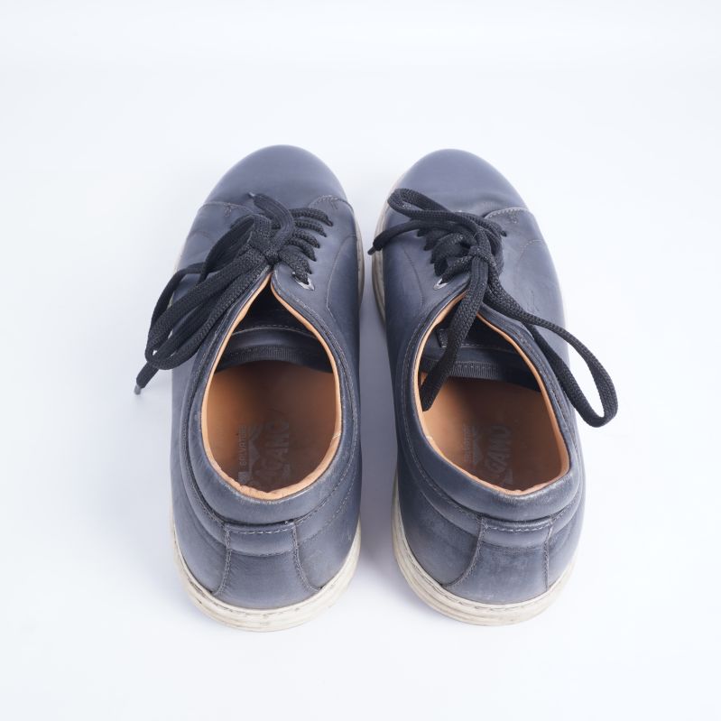 Ovanifrån av insidan av sneakers