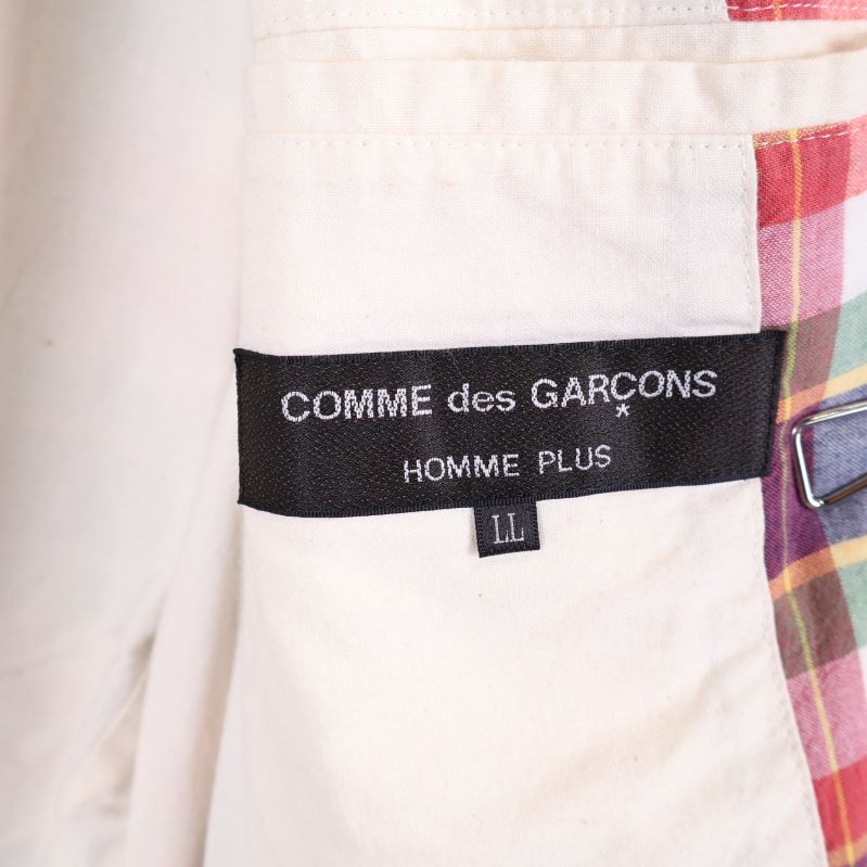 Etikett med Comme des Garçons inuti kavajen