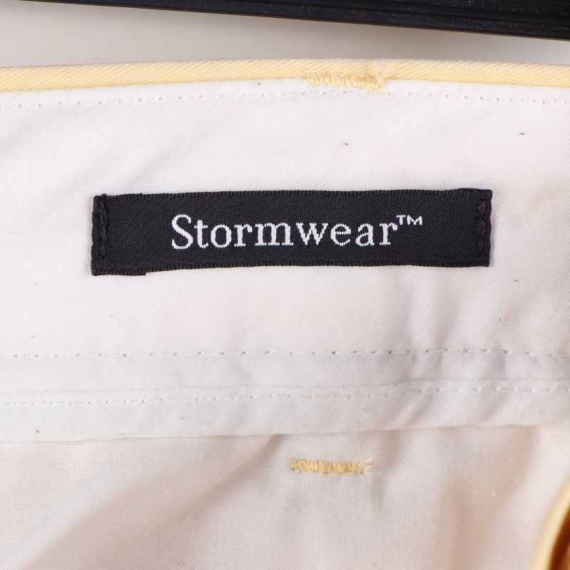 Stormwear etikett på insidan av shortsen