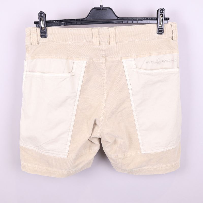Shorts bak med fickdetaljer