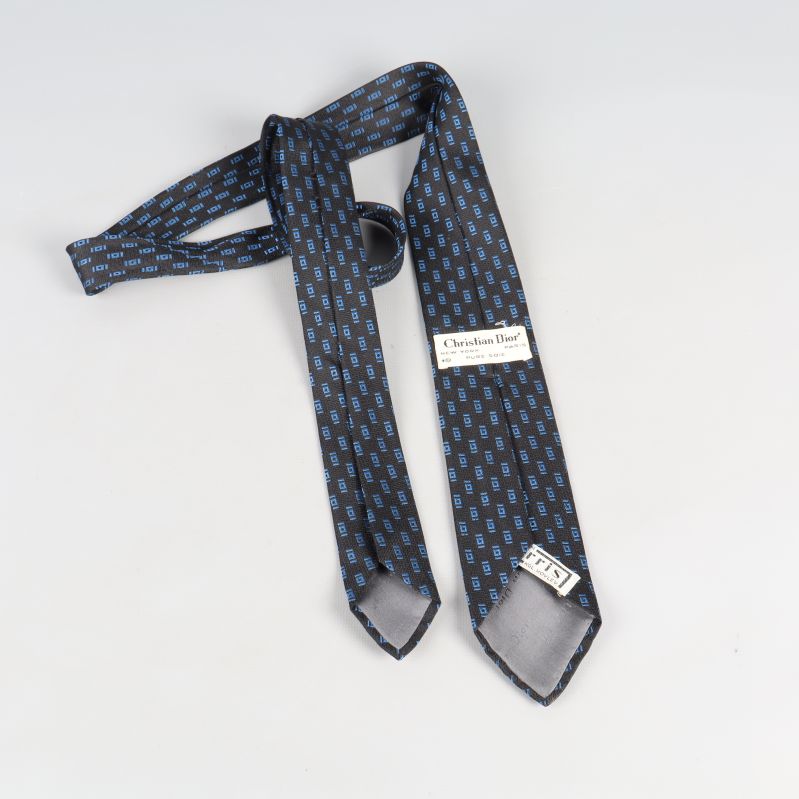 Silkeslips med mönster och dior etikett