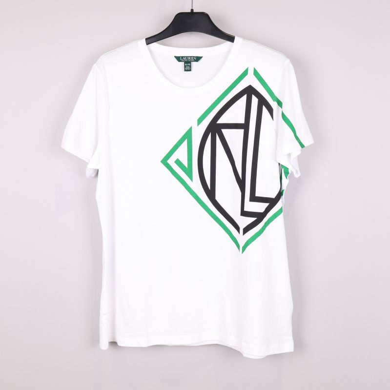 Framsida av vit t-shirt med grafiskt mönster