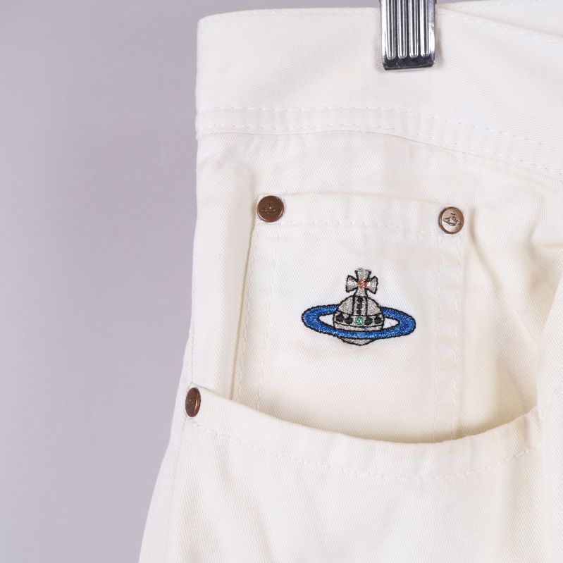 Broderings detalj i fram