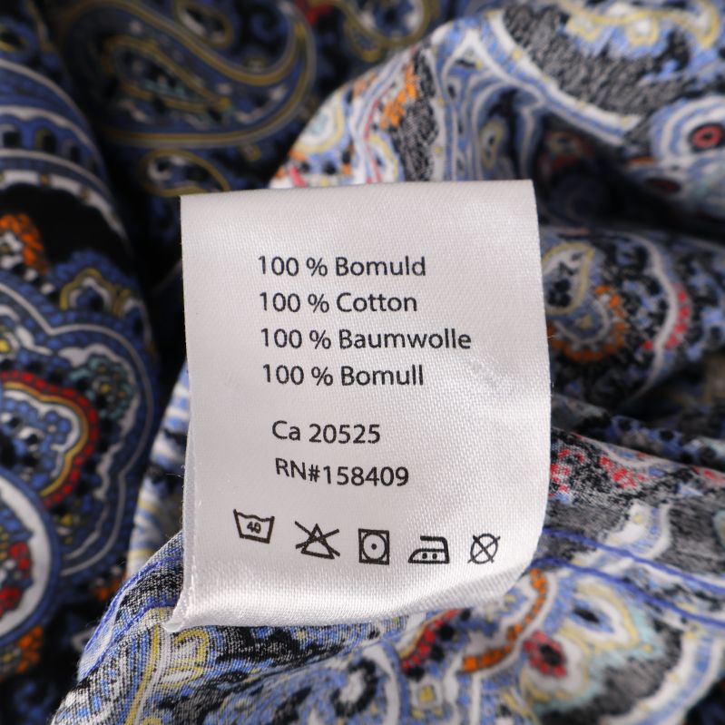 Materialetikett visar 100 % bomull
