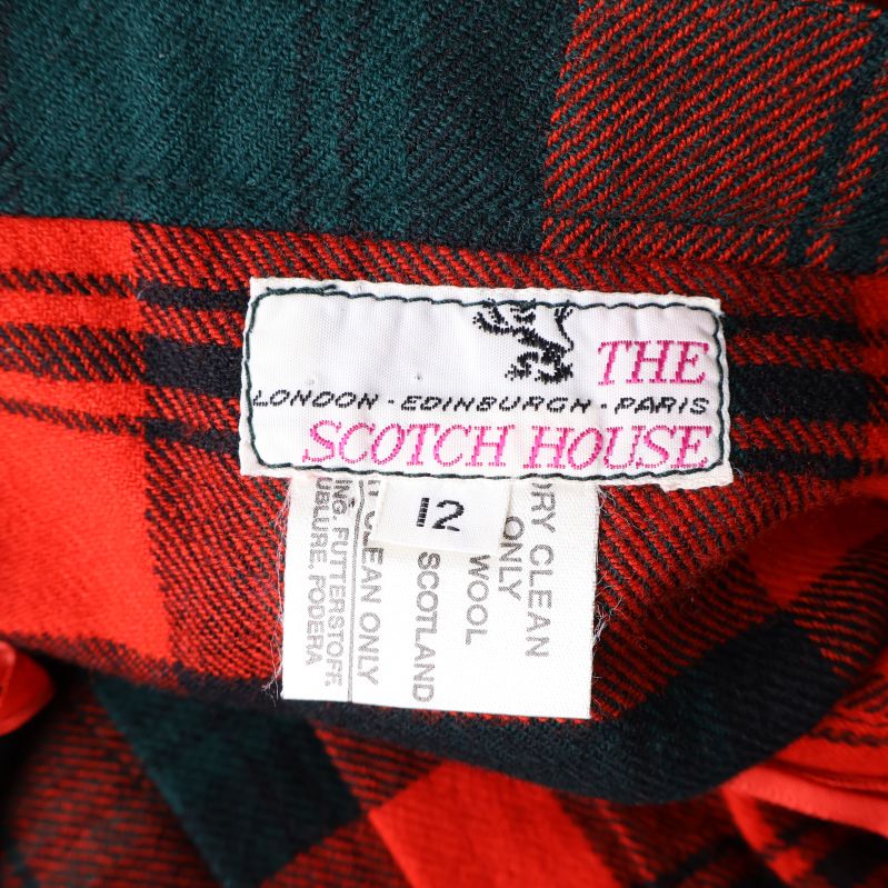 Märkesetikett med logotyp i kilten