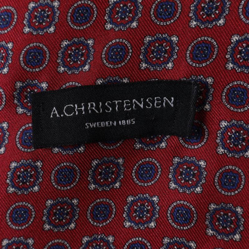 A. Christensen etikett på röd mönstrad halsduk