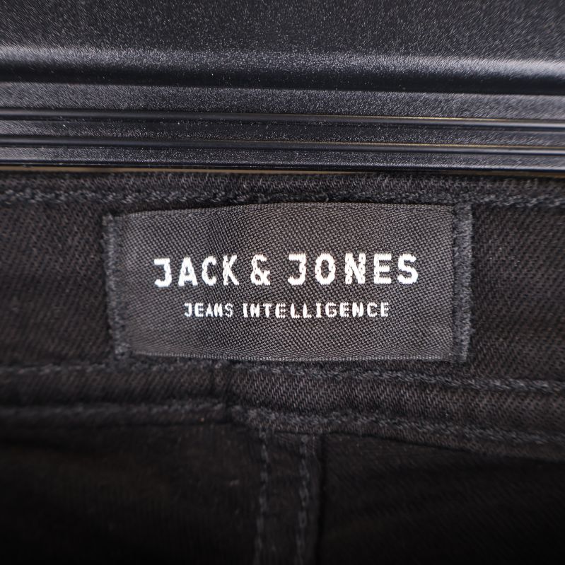 Jack & Jones märke på insidan av jeansen