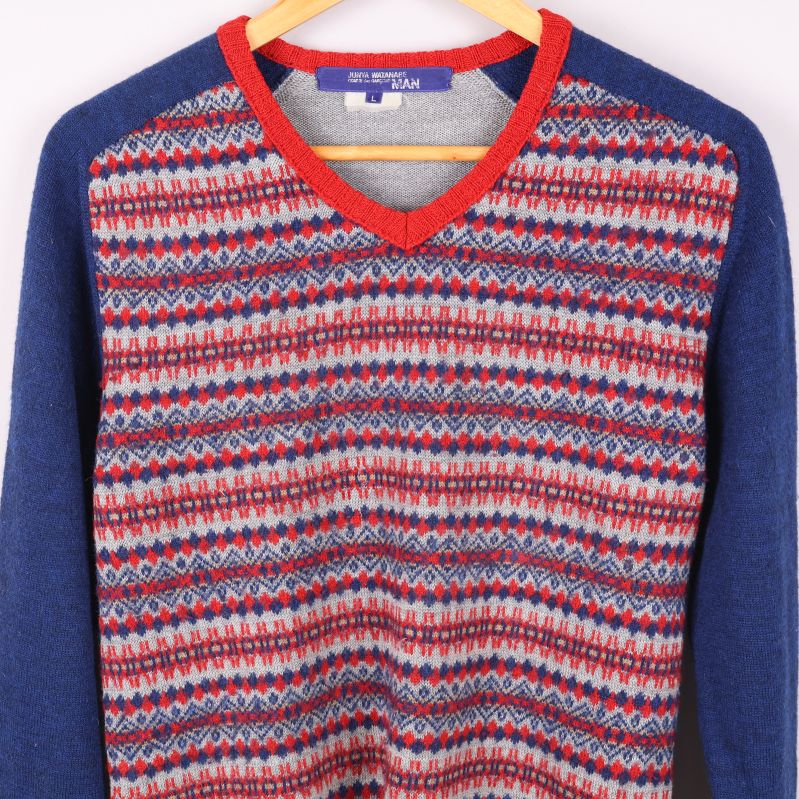 Närbild på V-ringning och mönster