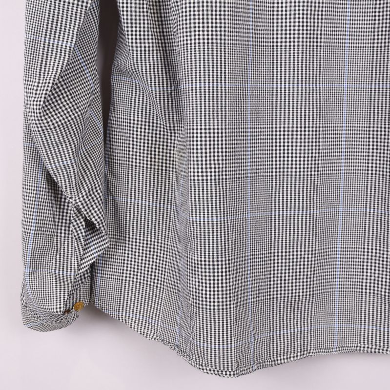 Närbild av skjortans baksida nedre del