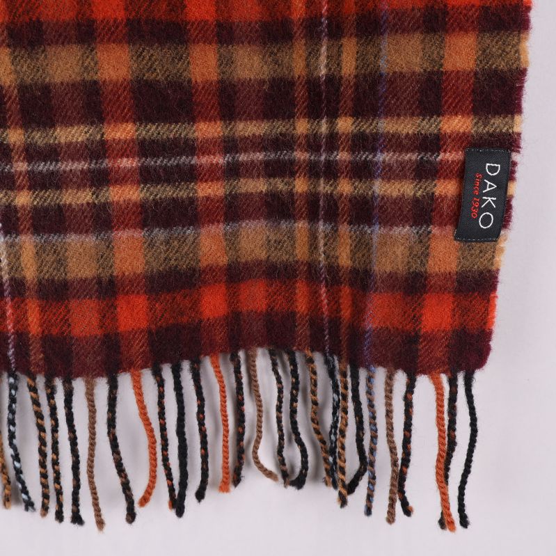 Etikett på röd och gul scarf