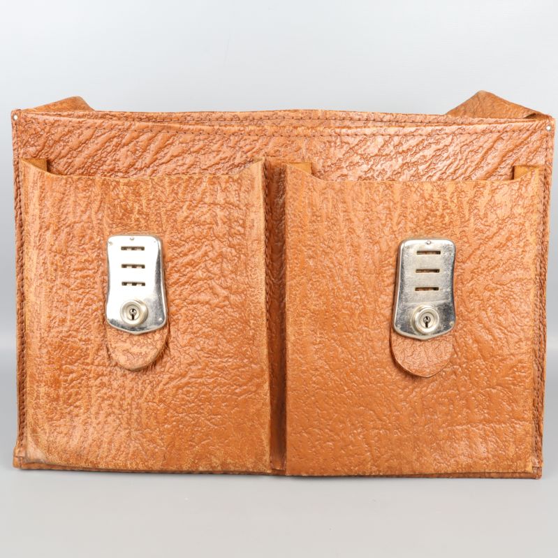 Portföljens främre fack