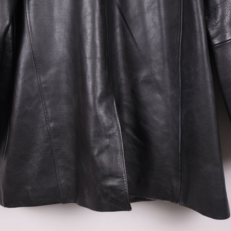 Materialetikett visar 100 procent skinn och nylon