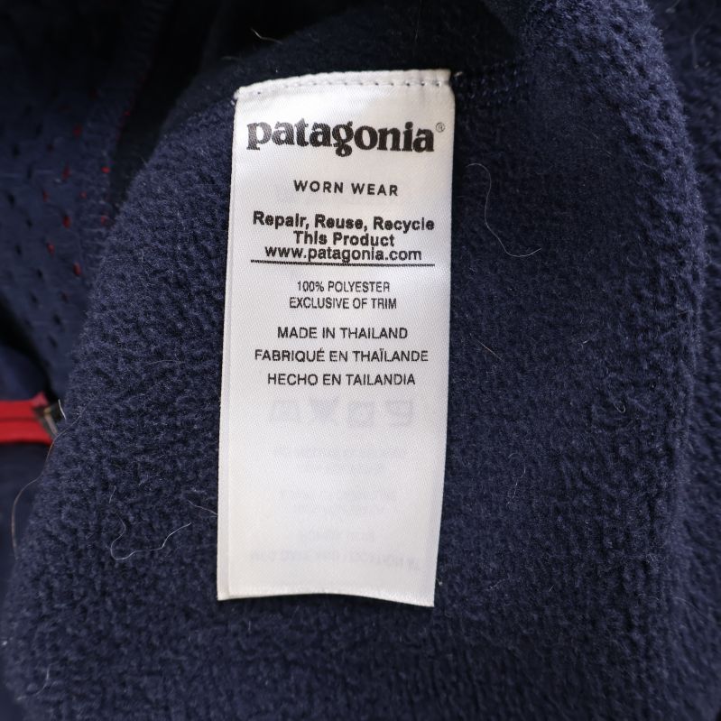 Materialetikett med information om innehåll och tvättråd