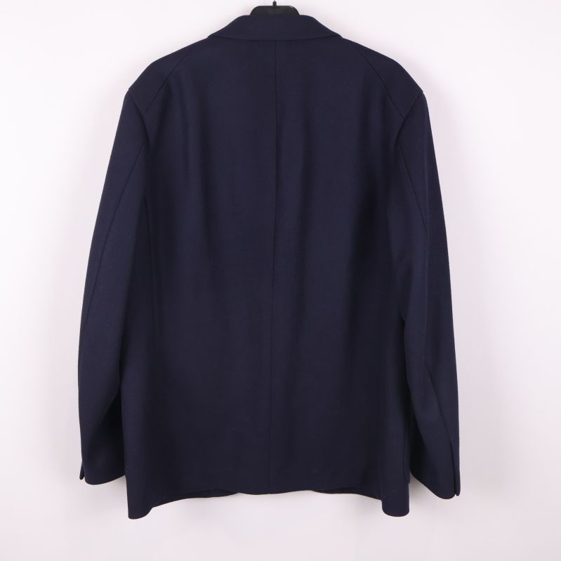 Baksidan av blå oversized kavaj 