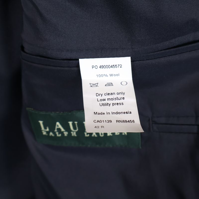 Etikett visar 100% ull och Ralph Lauren-märke