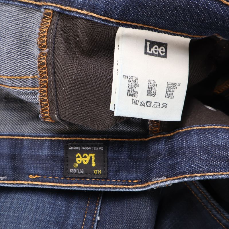Insida med Lee-etikett och storlekslapp i jeans