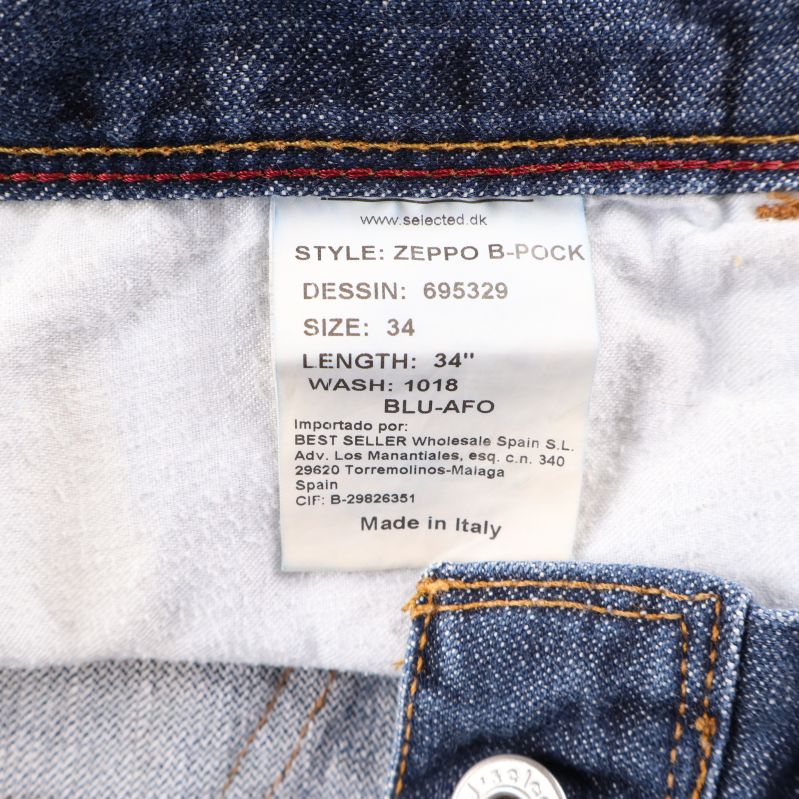 Storleks- och styleetikett inuti jeansen med information om modell