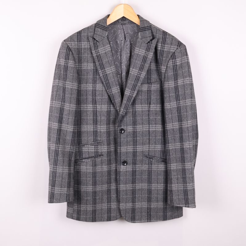 Kavaj i grått rutmönster framifrån 