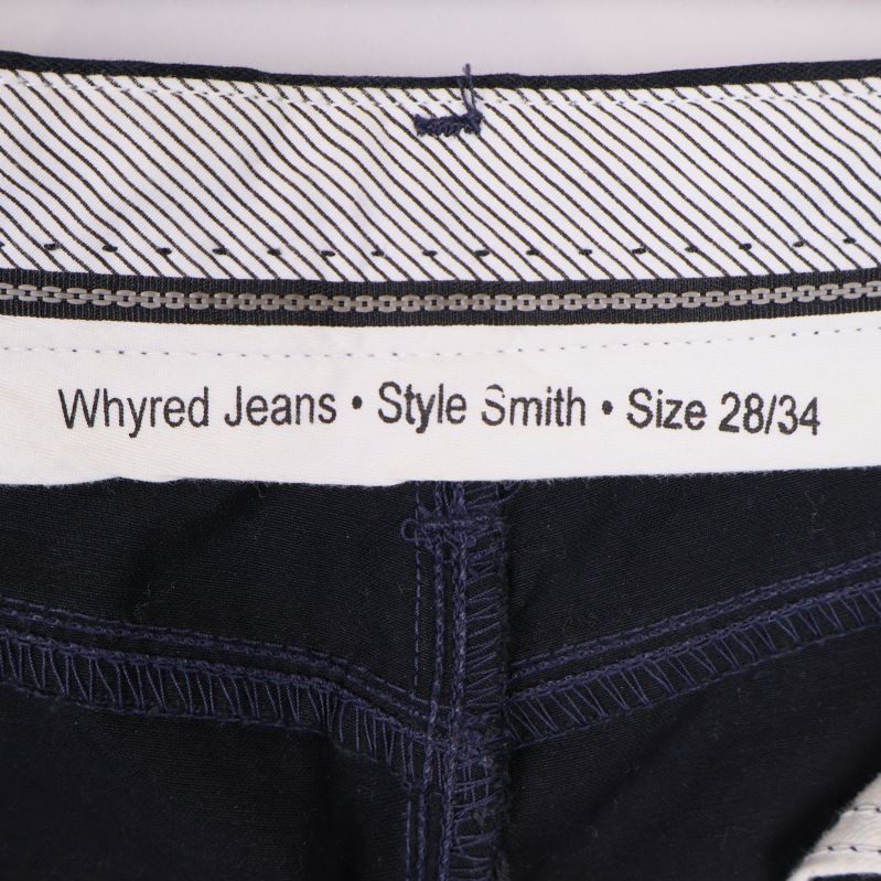 Etikett med Whyred Jeans Style Smith och storlek 28/34