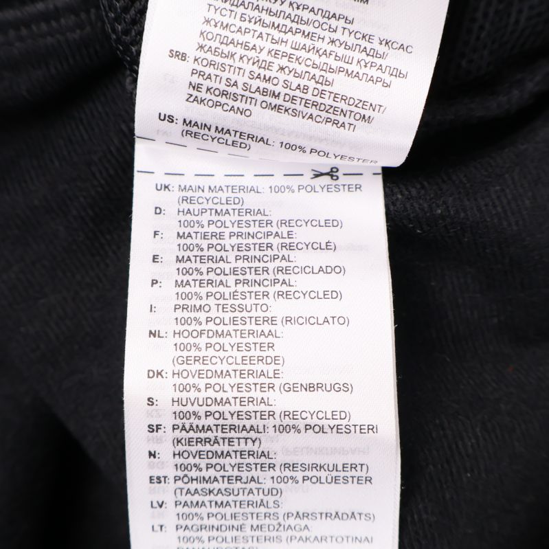 Materialetikett som visar 100% återvunnen polyester