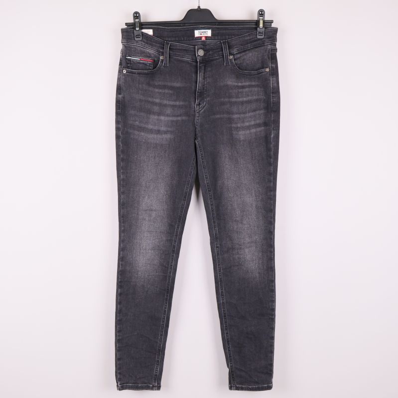 Svarta jeans med raka ben och fem fickor