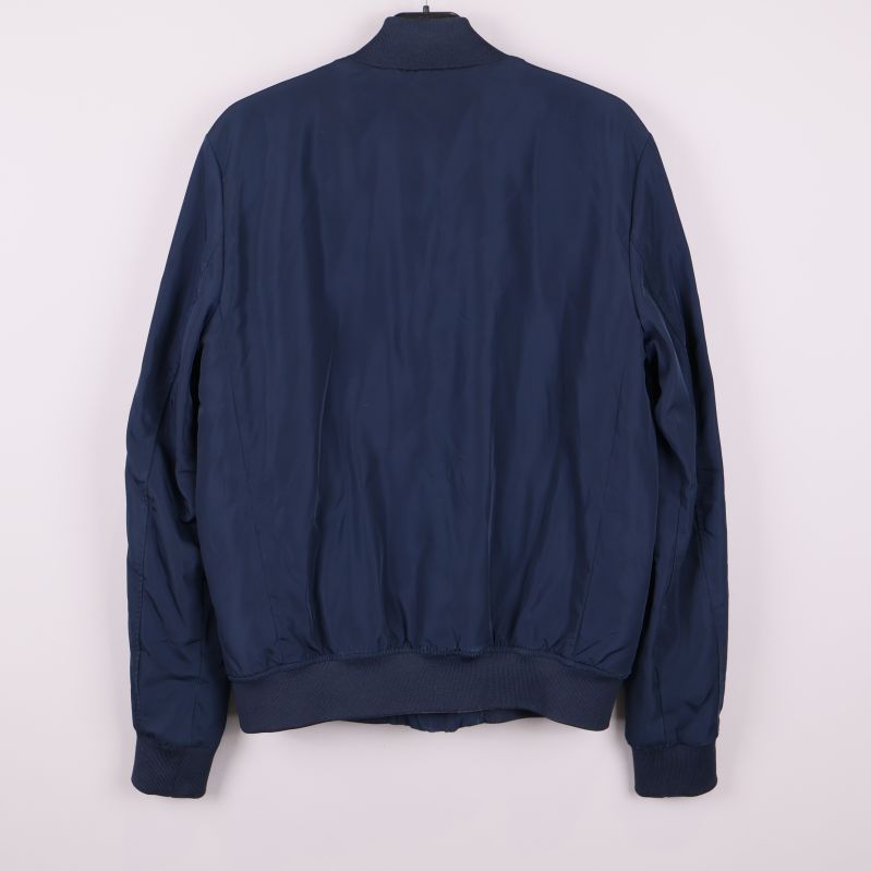 Blå bomberjacka från Hilfiger Denim bakifrån