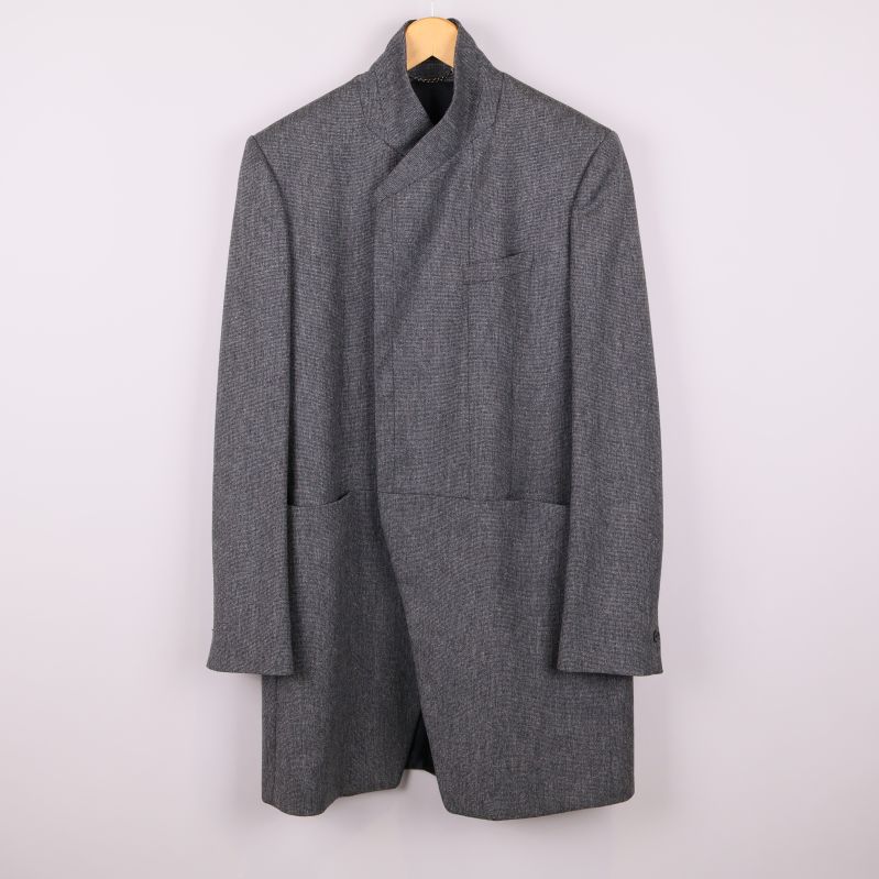 Grå rock med ståkrage framifrån