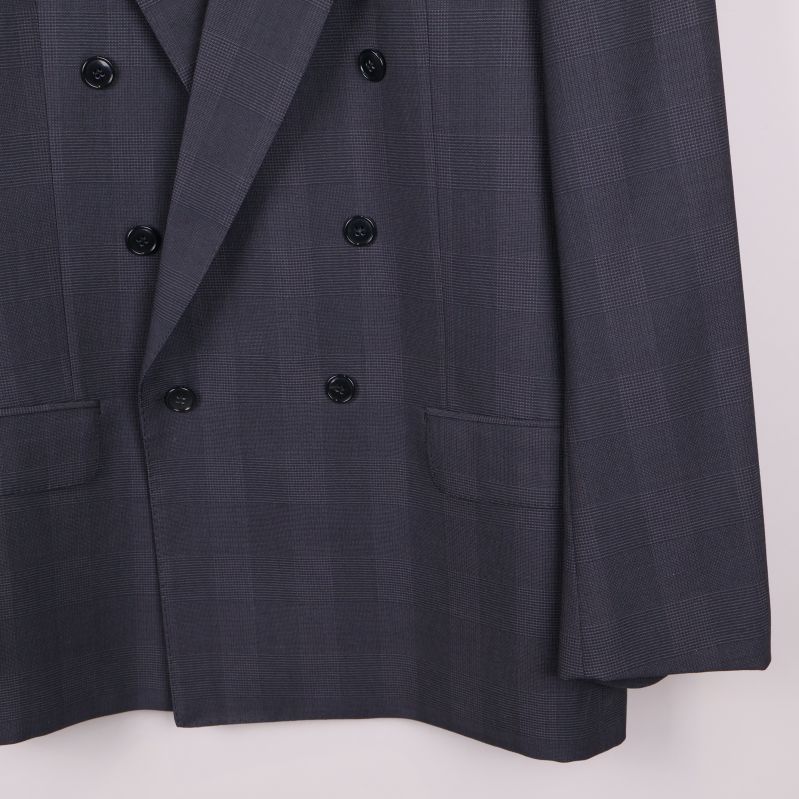 Kavajärm och nederdel med knappdetaljer