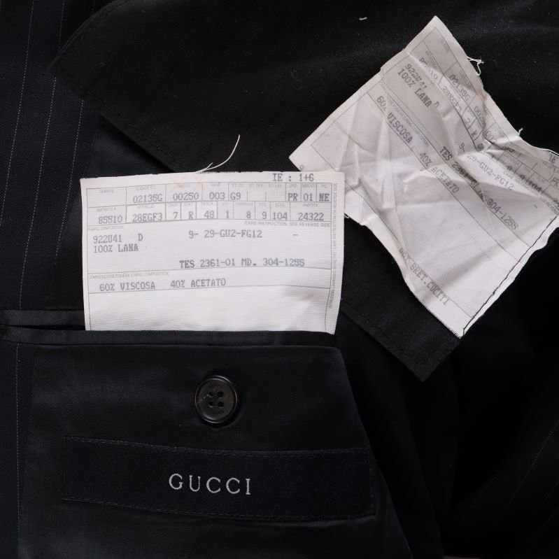 Materialetikett på insidan av kavajen