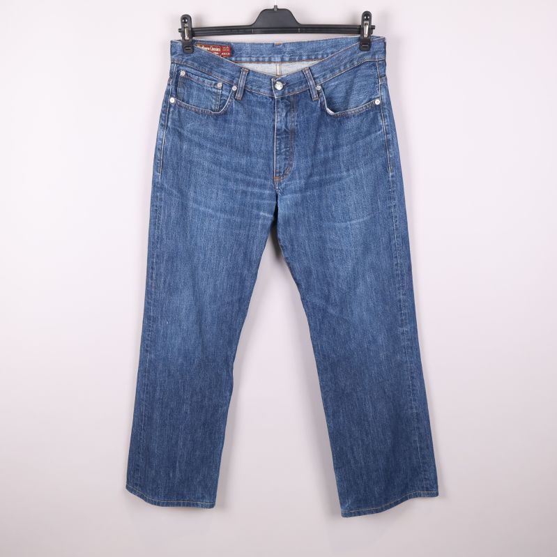 Raka blå jeans med klassisk passform, framifrån