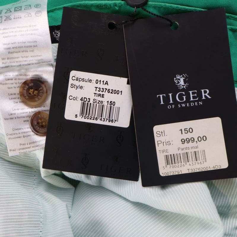 Prislapp och storleksetikett från Tiger of Sweden