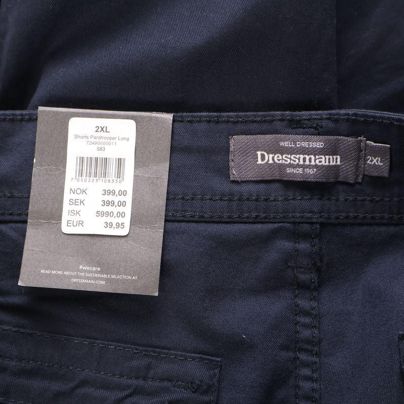 Detaljbild på invändig etikett och Dressmann-logotyp 2XL