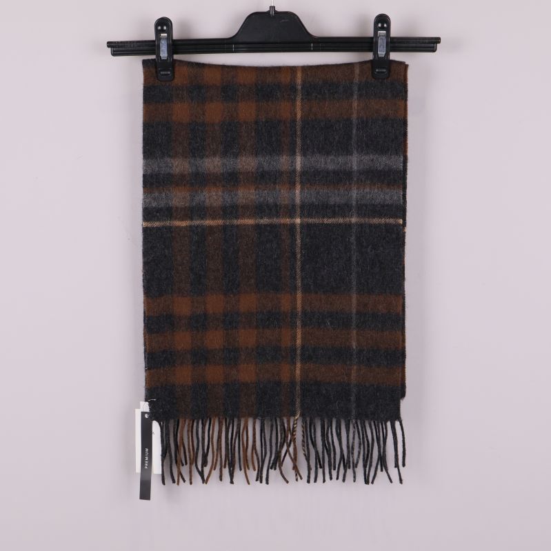 Halsduk i brunt och grått rutigt mönster