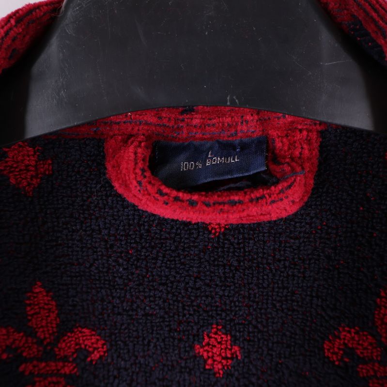 Närbild på etikett som visar 100% bomull