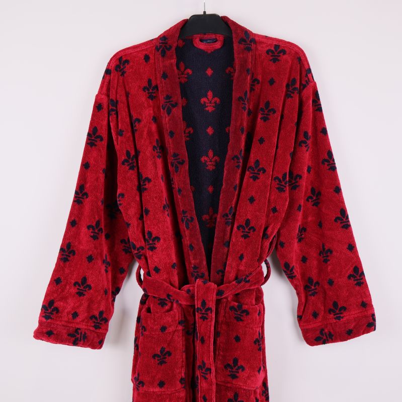 Närbild på överdelen av morgonrockens framsida