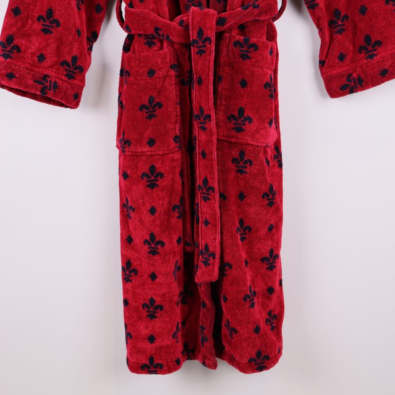 Närbild på morgonrockens fickor och midja