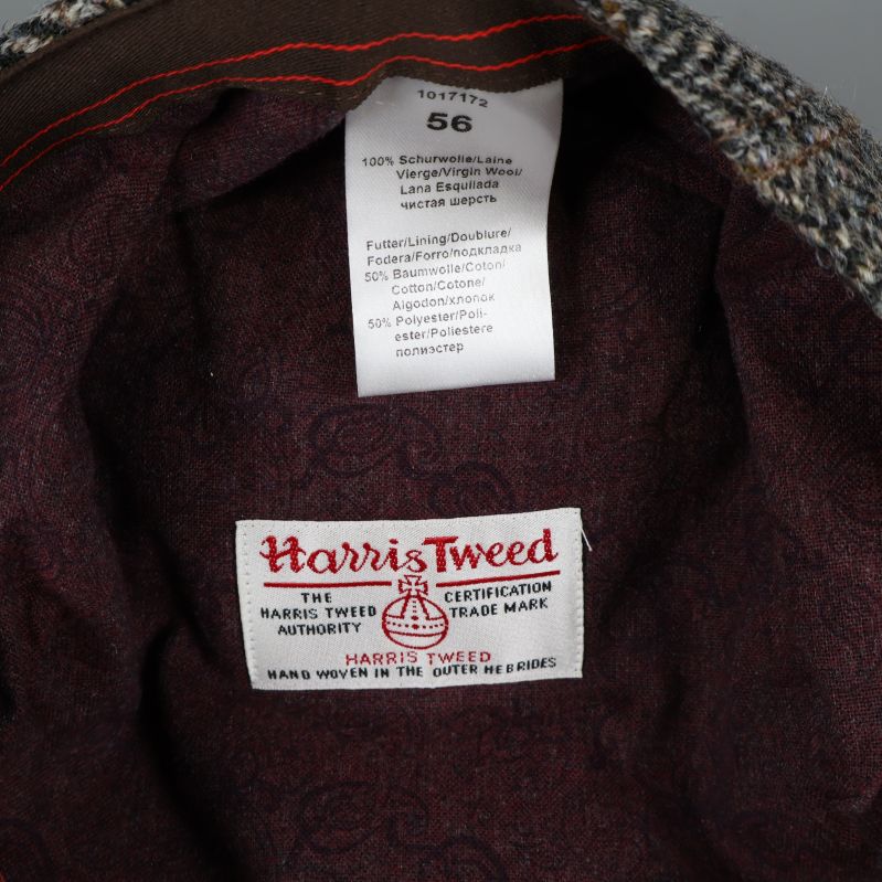 Närbild av Harris Tweed-etikett och storlek 56 inuti keps