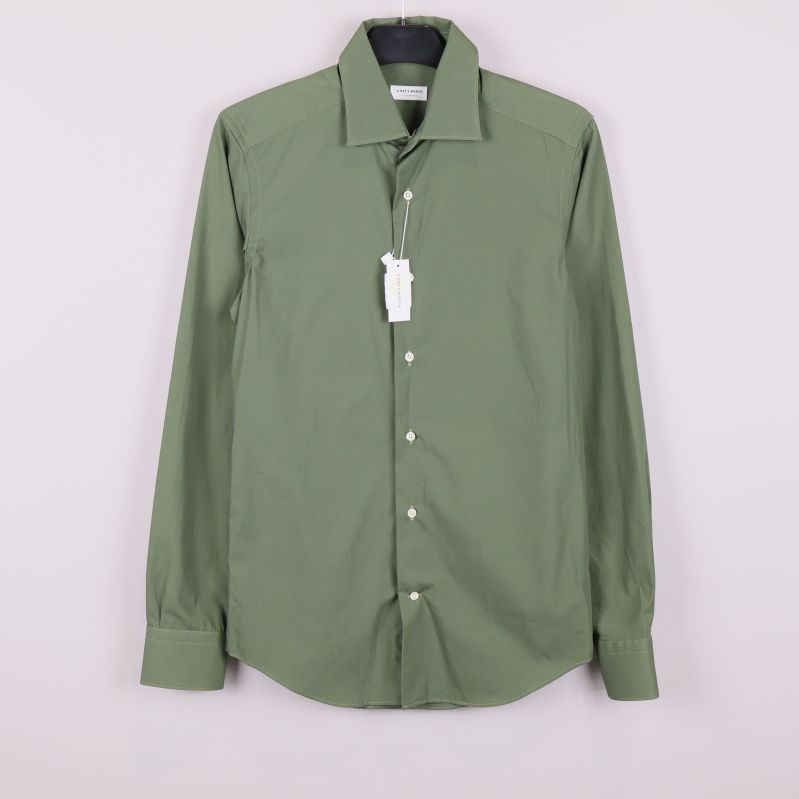Grön långärmad skjorta framifrån