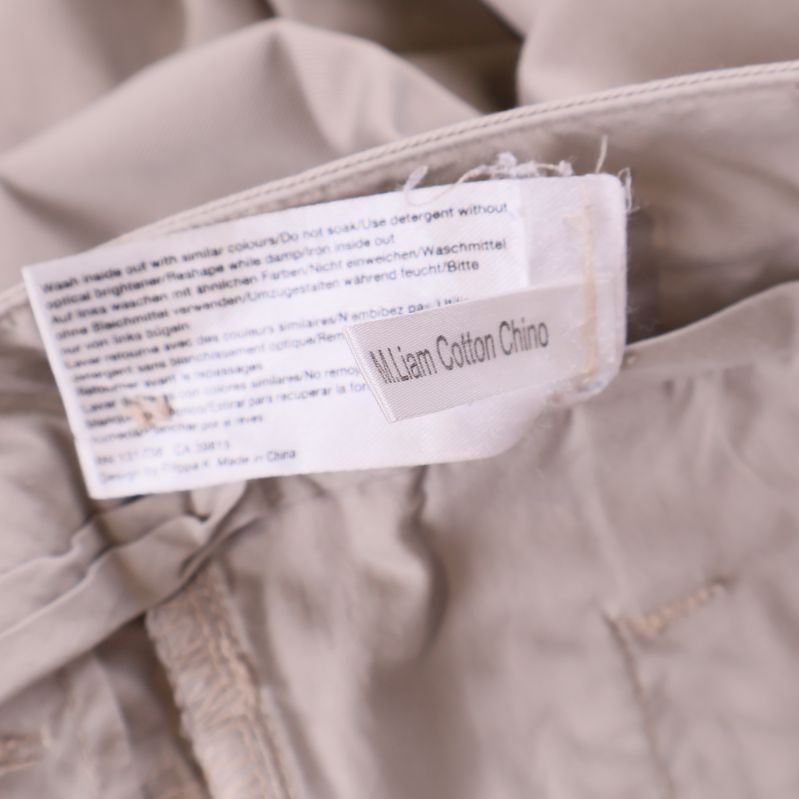 Etikett med texten William Cotton Chino