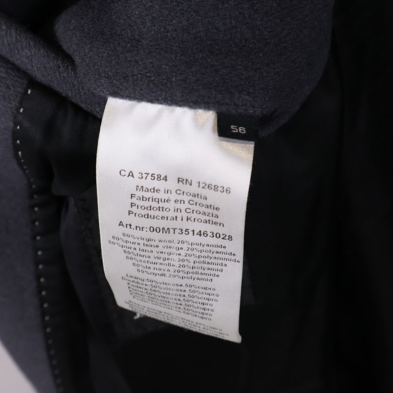 Tvättlapp och storlekslapp inuti rocken