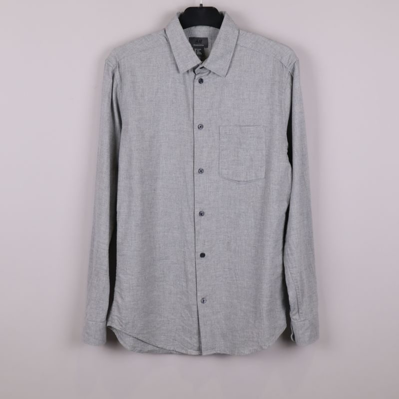 Grå skjorta med lång ärm och bröstficka 