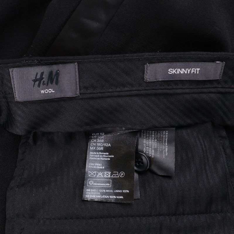 Materialetikett och märkning inuti H&M byxorna